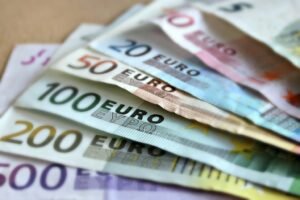 money-paper-close-up-brand-cash-currency-1007902-pxhere.com