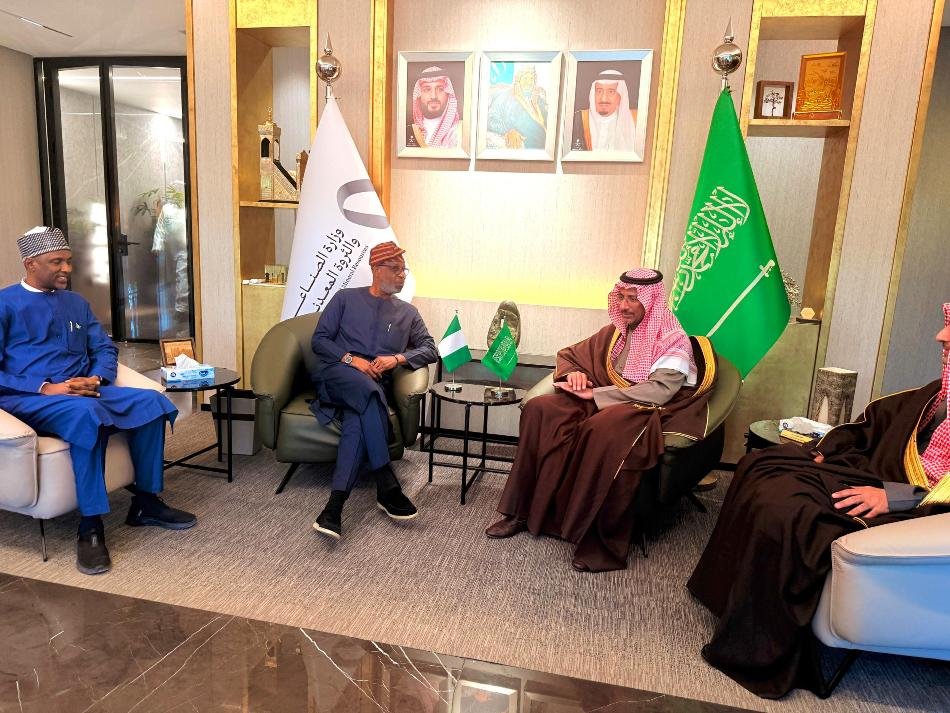R-L Saudi Arabian Minister of Industry and Mineral Resources, Ibrahim Al-Khorayef; Minister of Solid Minerals Development, Dr. Dele Alake during the minister’s courtesy visit to his Saudi Arabian counterpart ahead of the Future Minerals Forum (FMF), Riyadh, Saudi Arabia
